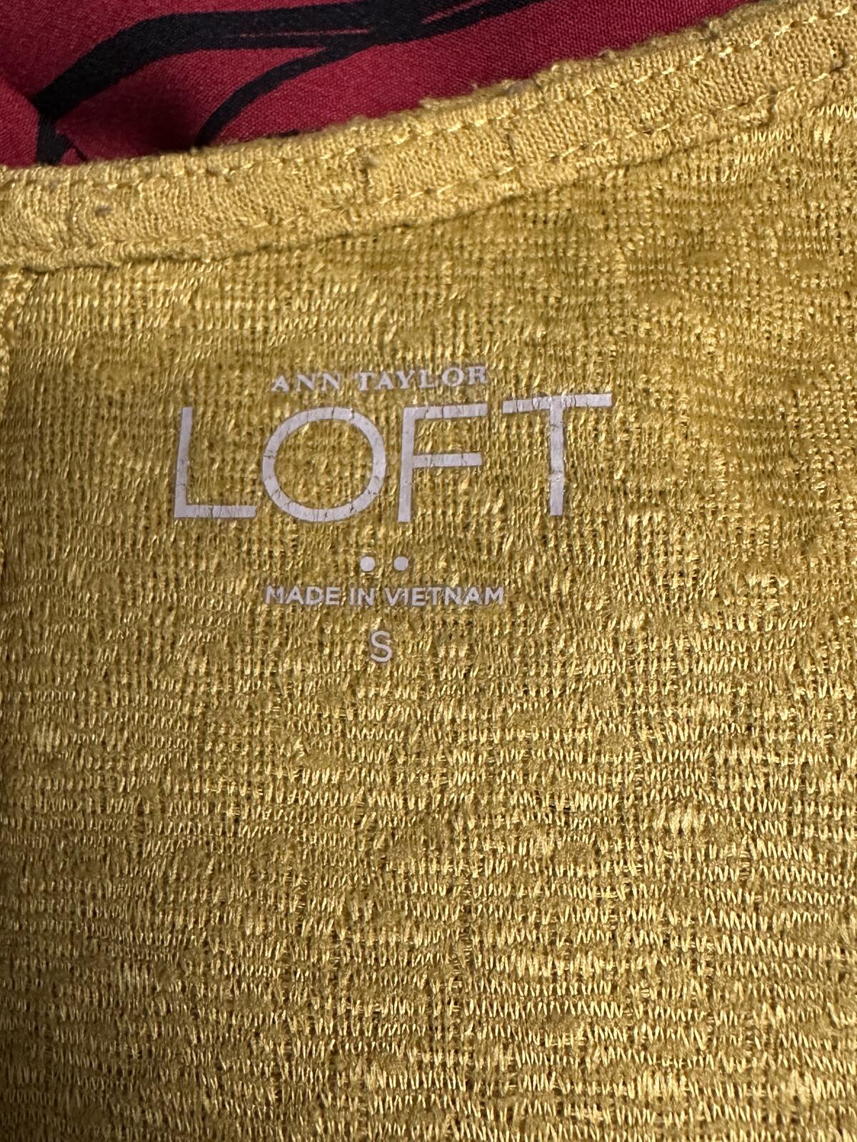 Ann Taylor LOFT textured knit top/blouse Small yellow cap sleeve minimalist