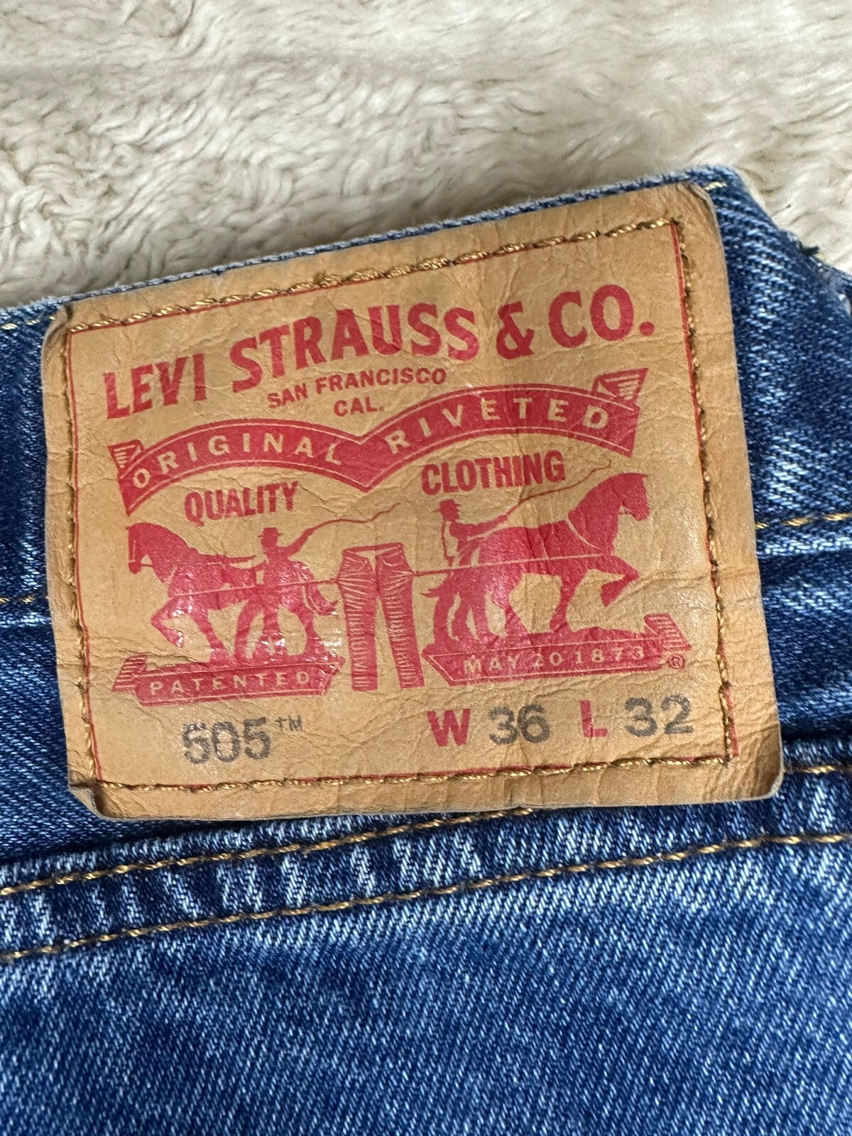 Levi's 505 Regular Fit medium wash straight leg denim jeans 36x32 classic
