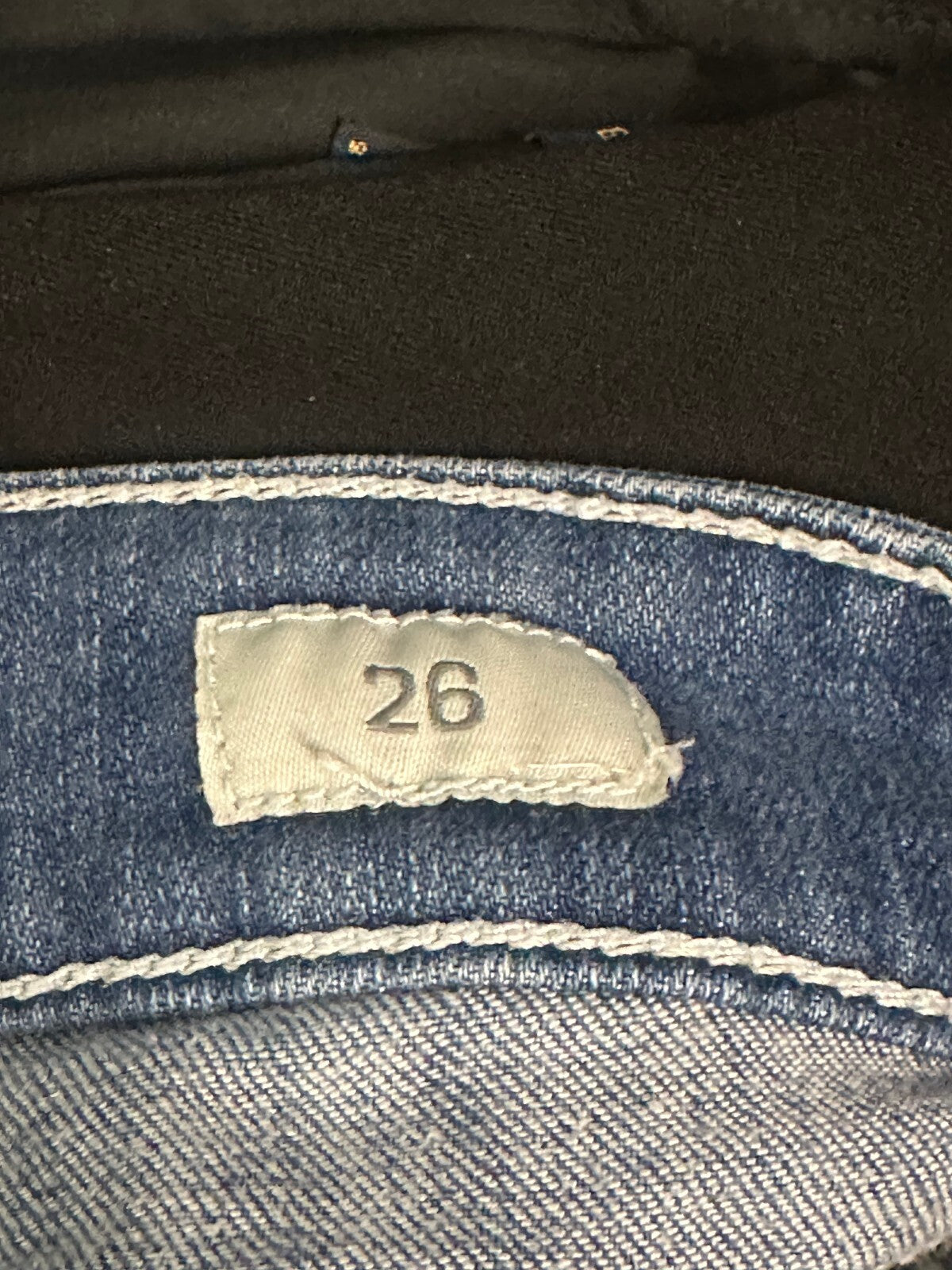 BKE Sabrina medium wash low-rise distressed stretch denim shorts Size 26 Y2K