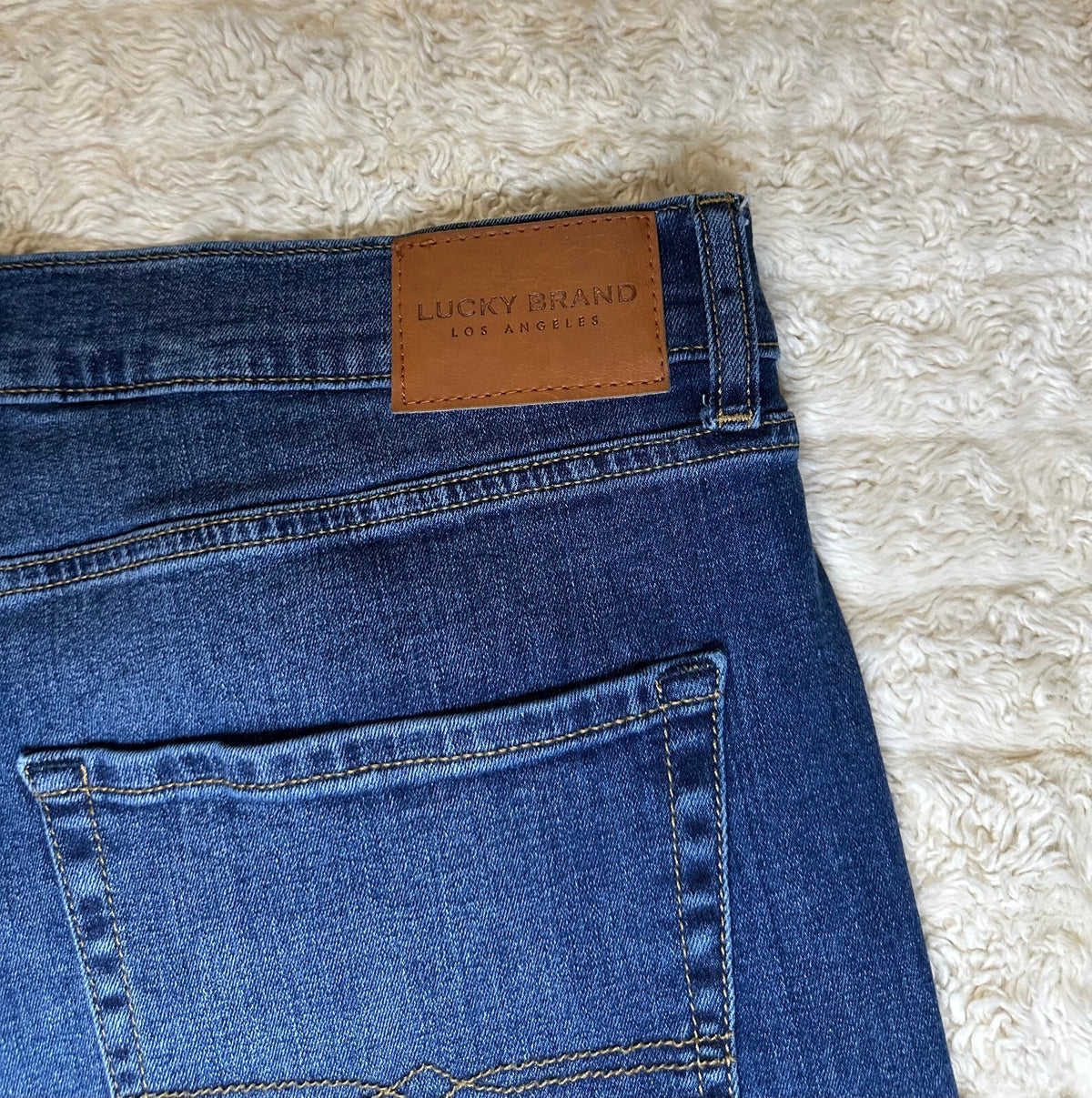 Lucky Brand 410 Athletic Straight medium-dark wash mid-rise denim jeans 40x32