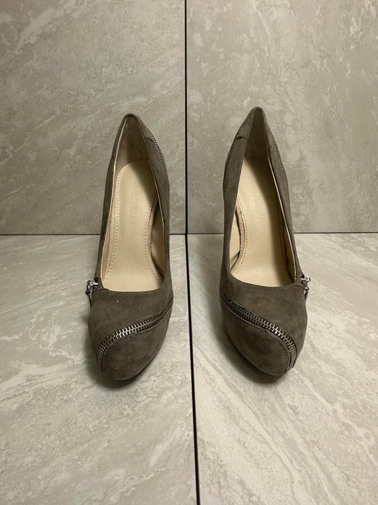 Colin Stuart grey suede zippered platform stiletto heels Size 8