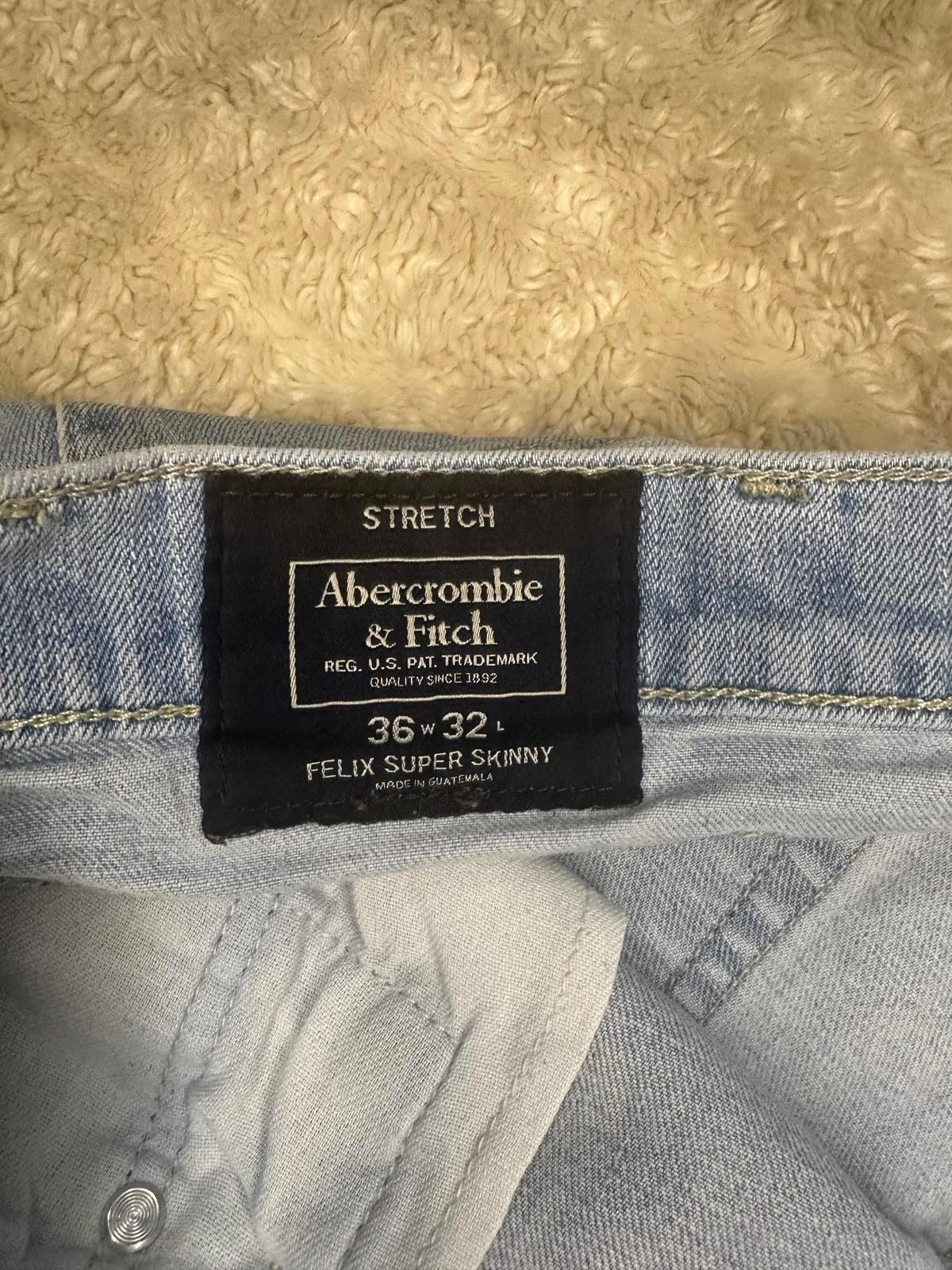 Abercrombie & Fitch light wash Felix Super Skinny jeans Size 36x32