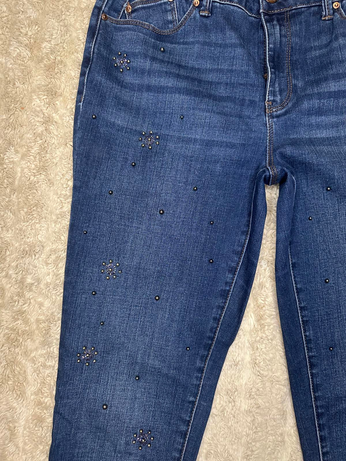 Chico's medium wash floral decorative beading denim skinny jeans Size 0.5R/6R
