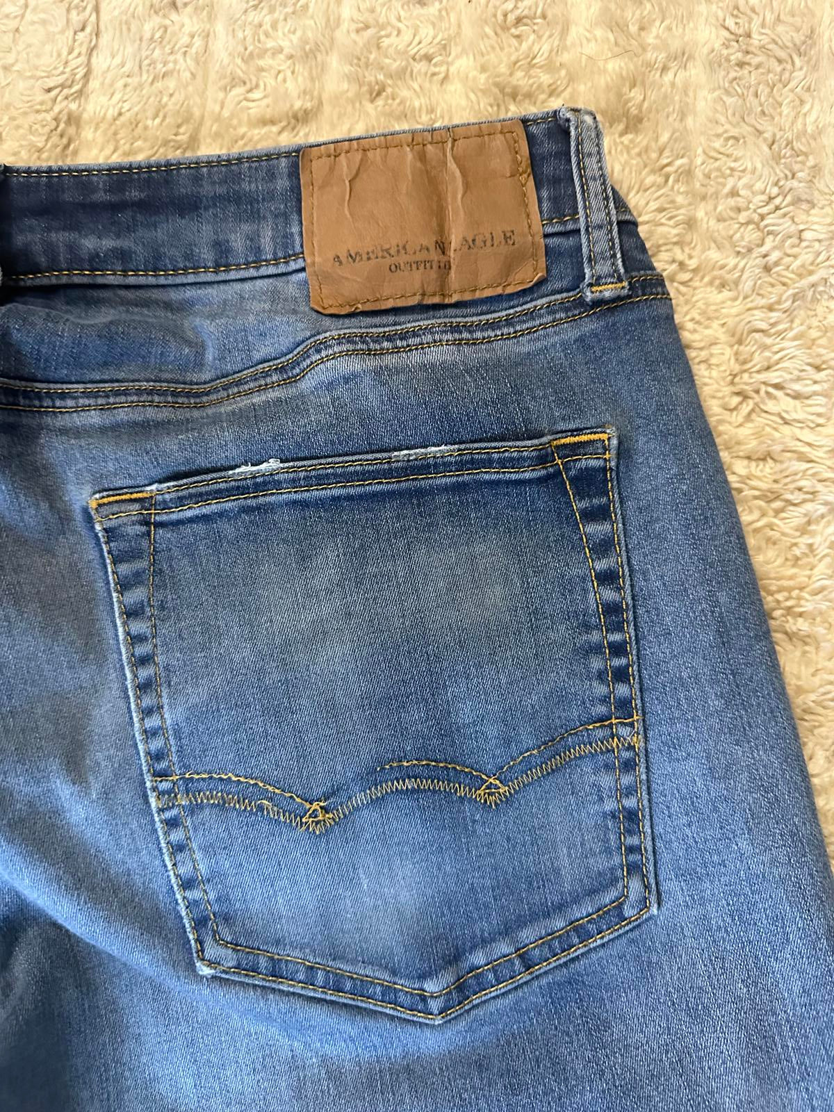 American Eagle Outfitters Extreme Flex distress medium wash jeans Size 32x36