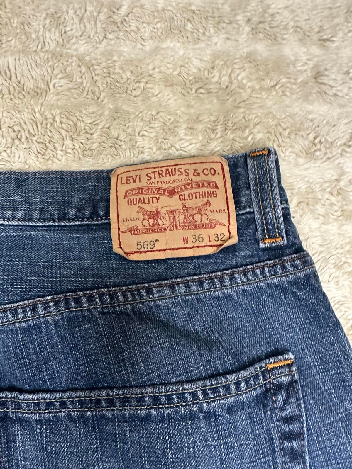 Levi's 569 Loose Straight Fit medium wash jeans Size 36x32
