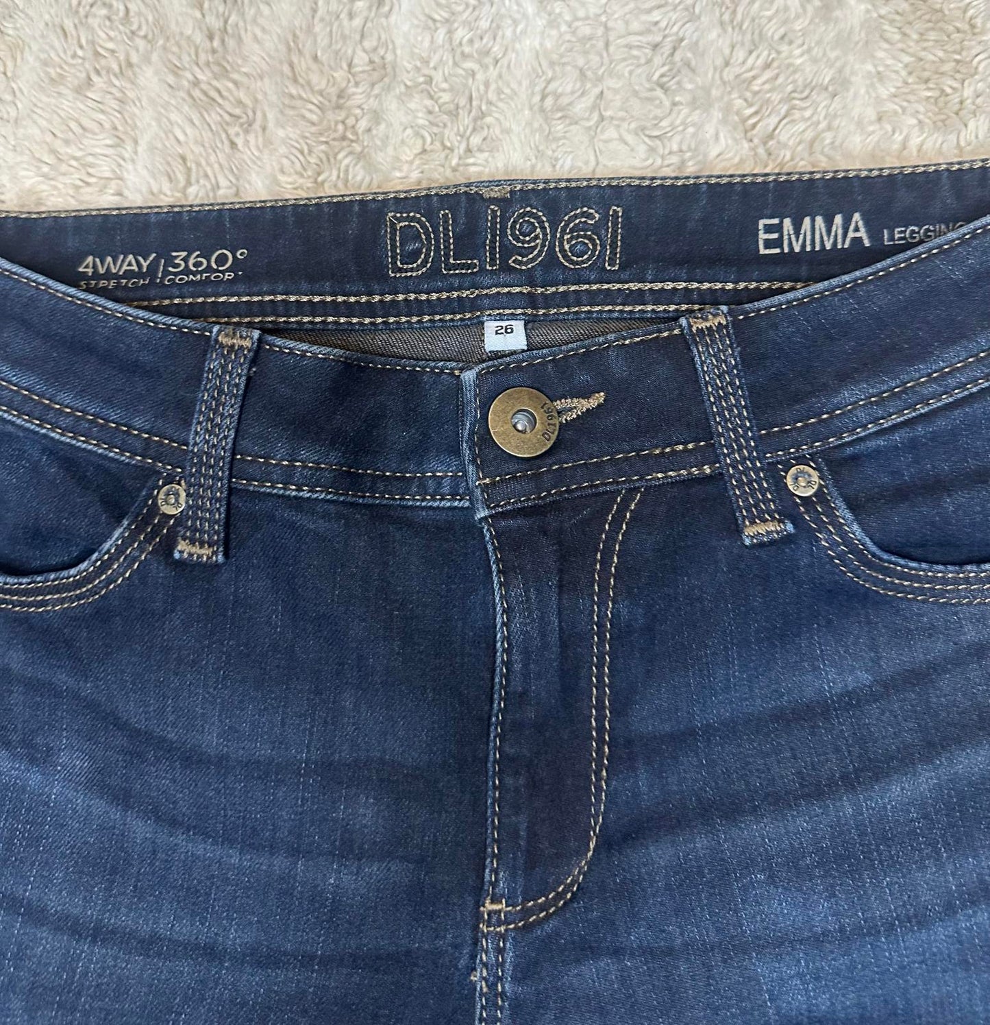 DL 1961 classic dark wash 4 Way stretch Emma legging jeans Size 26