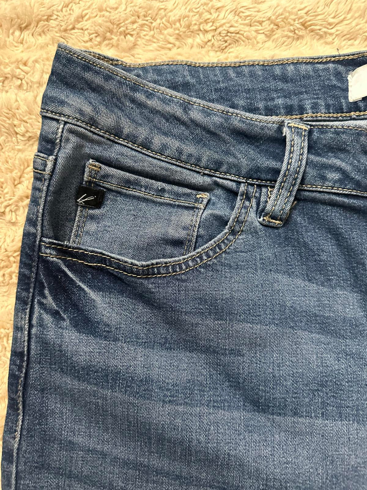 KanCan medium wash high-rise button fly cropped jeans Size 31
