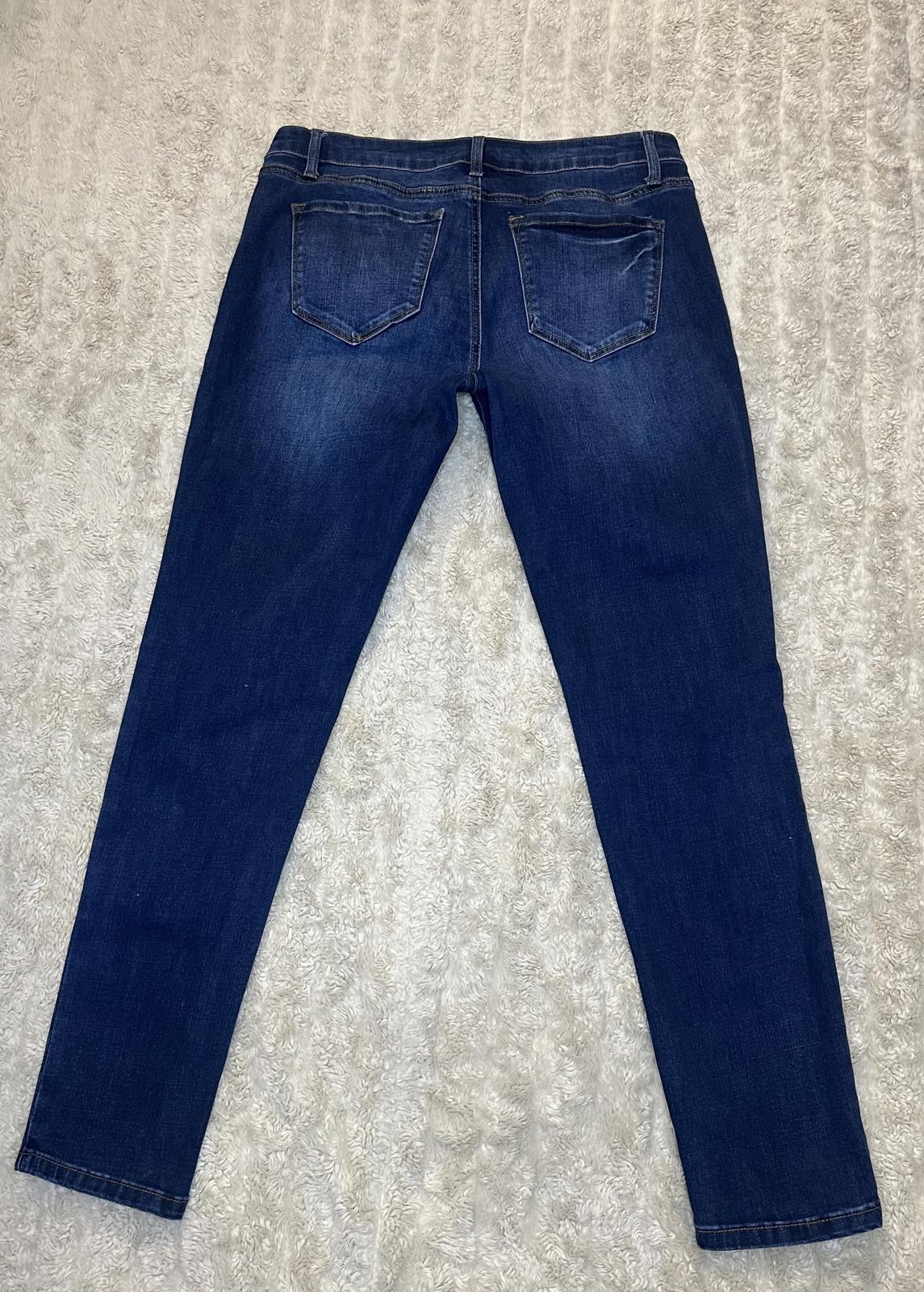 KanCan classic medium to dark wash mid-rise skinny jeans Size 13/30