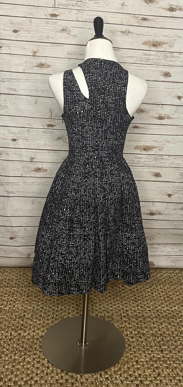 cinq a sept black/white sleeveless cutout fit and flare cocktail dress Size 0