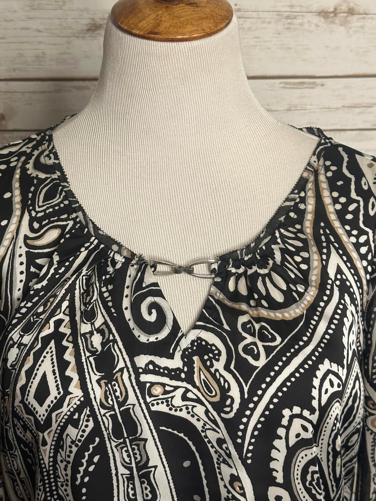 White House Black Market boho chic black/white satin peasant blouse Size 12
