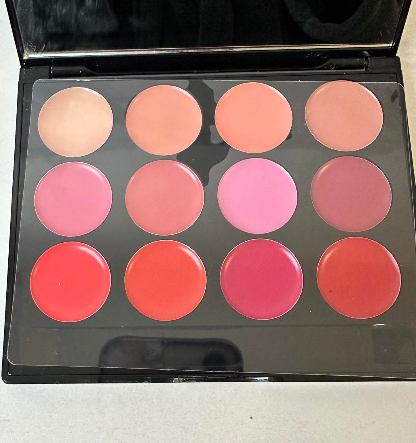 ISH (I'm Smoking Hot) Lip Statement palette