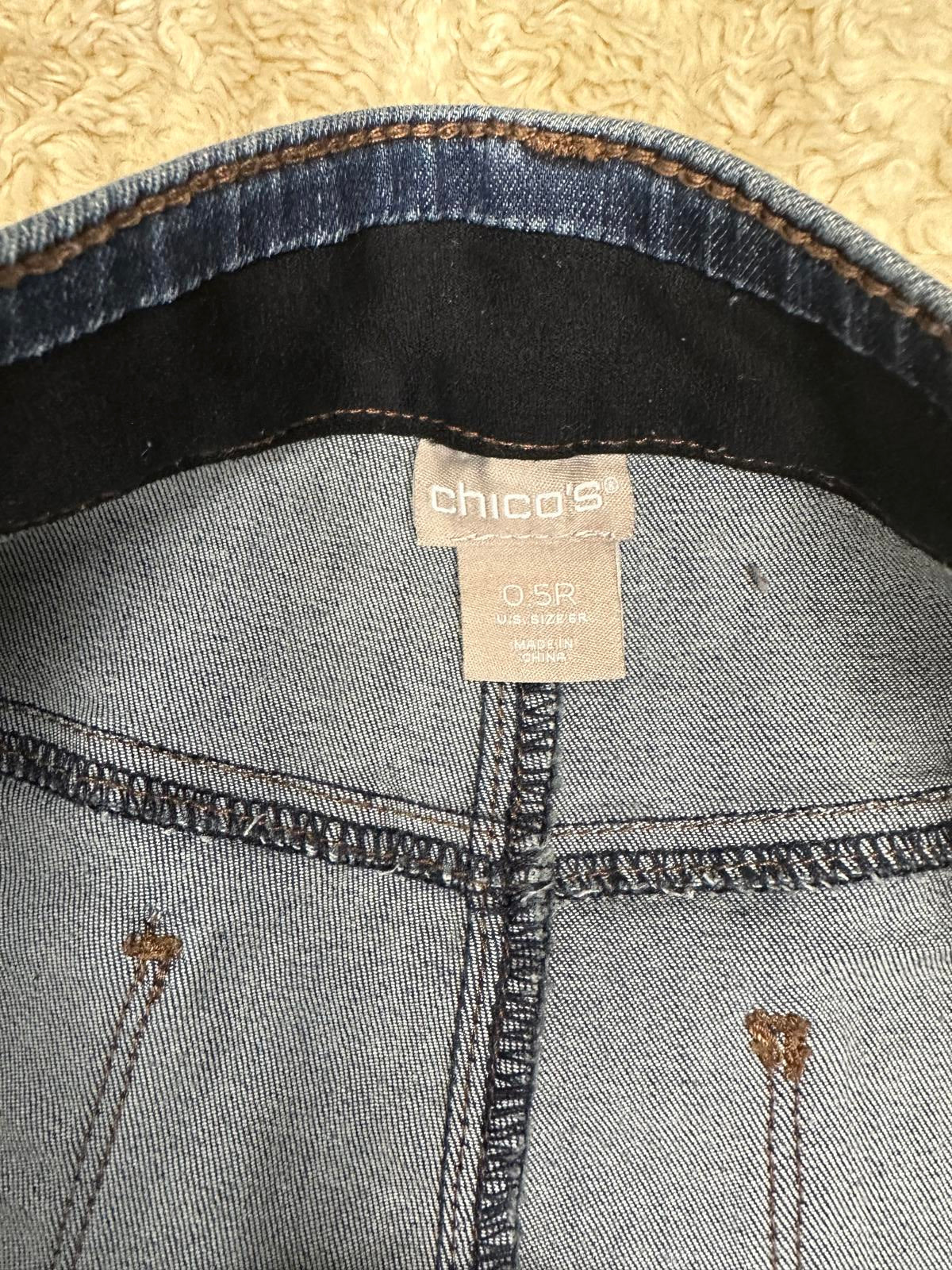 Chico's medium wash floral decorative beading denim skinny jeans Size 0.5R/6R