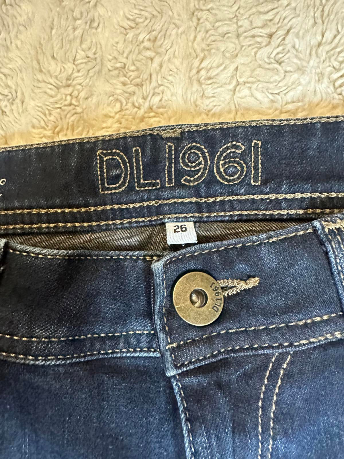 DL 1961 classic dark wash 4 Way stretch Emma legging jeans Size 26