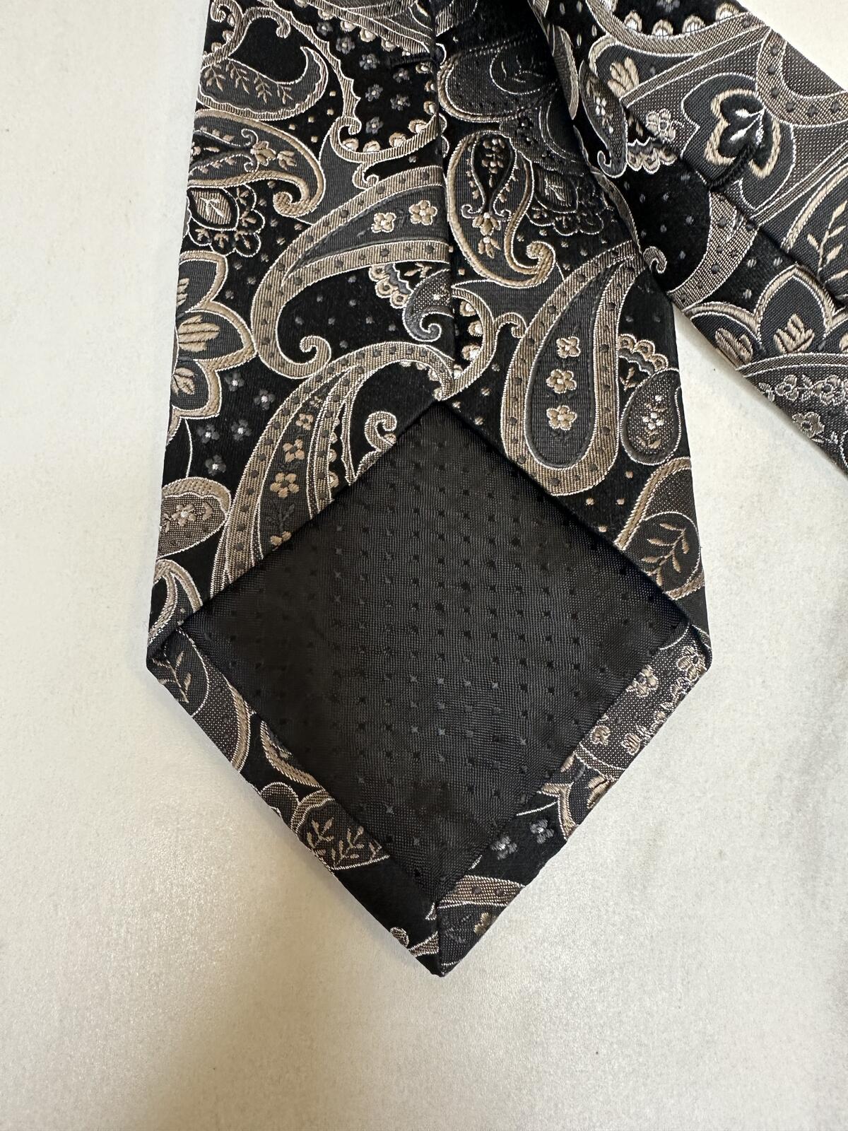 Geoffrey Beene black silver taupe floral paisley silk tie old money quiet luxury