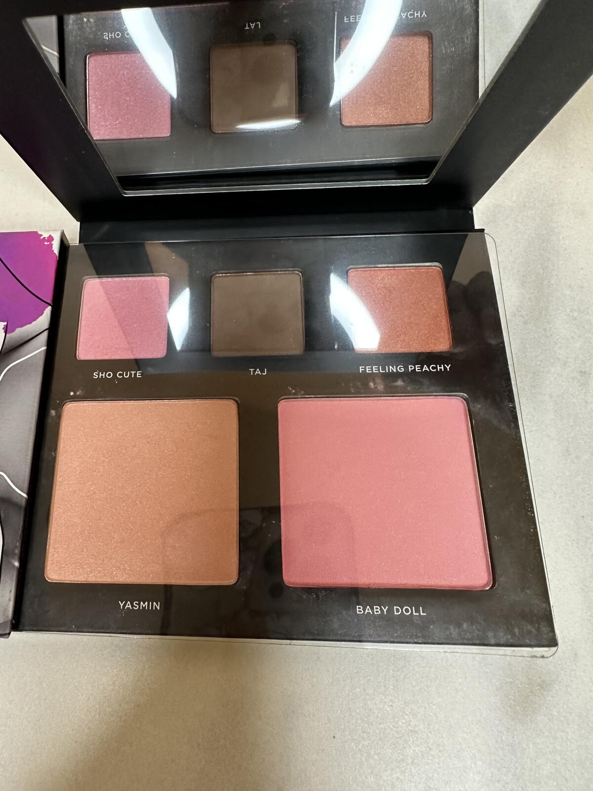 Deck of Scarlet Edition No. 03 makeup palette