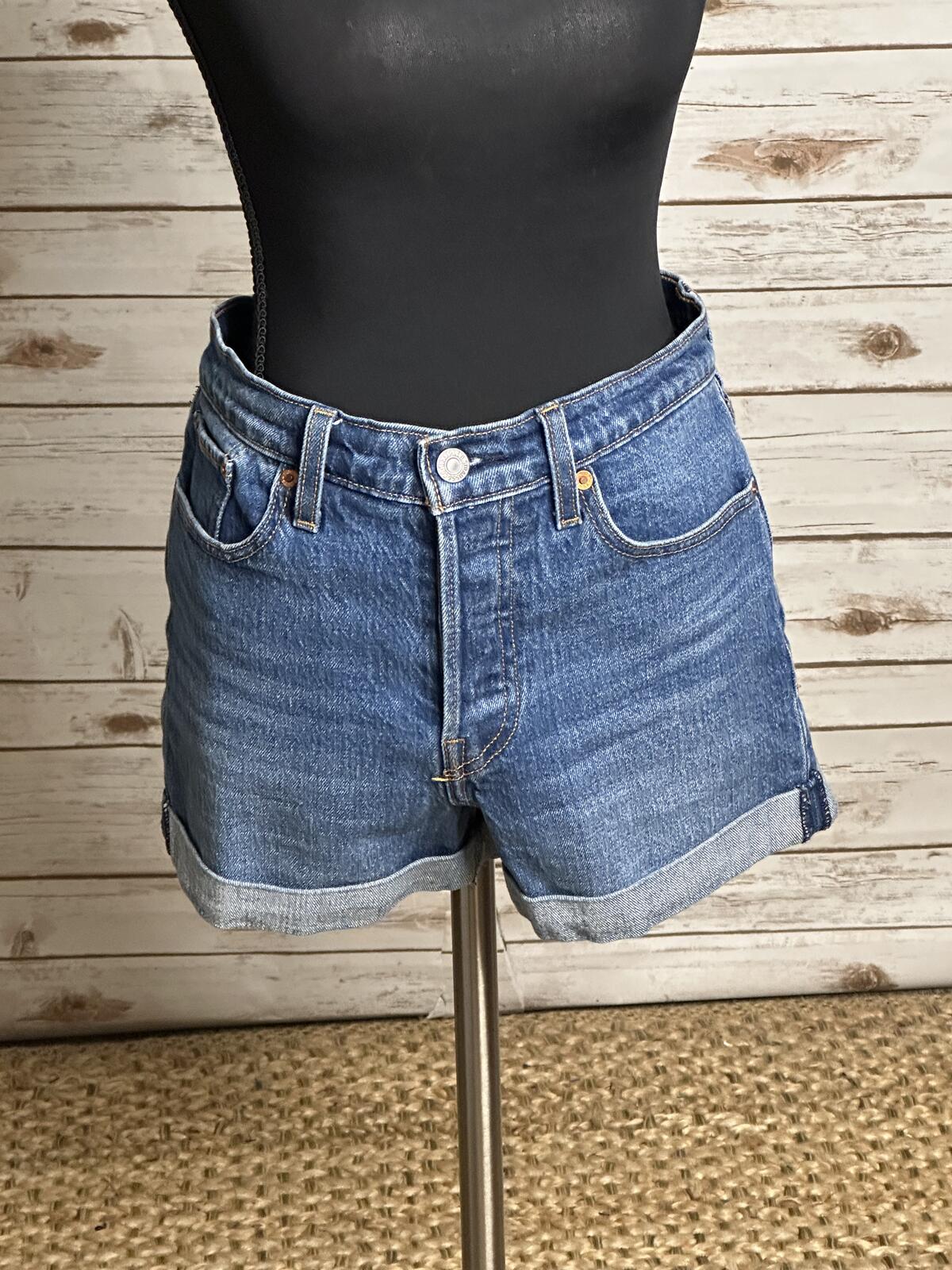 Levi's Wedgie Short medium wash cuffed denim jean short Size 27 coastal cowgirl