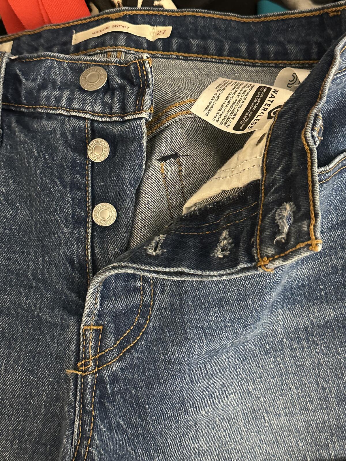 Levi's Wedgie Short medium wash cuffed denim jean short Size 27 coastal cowgirl