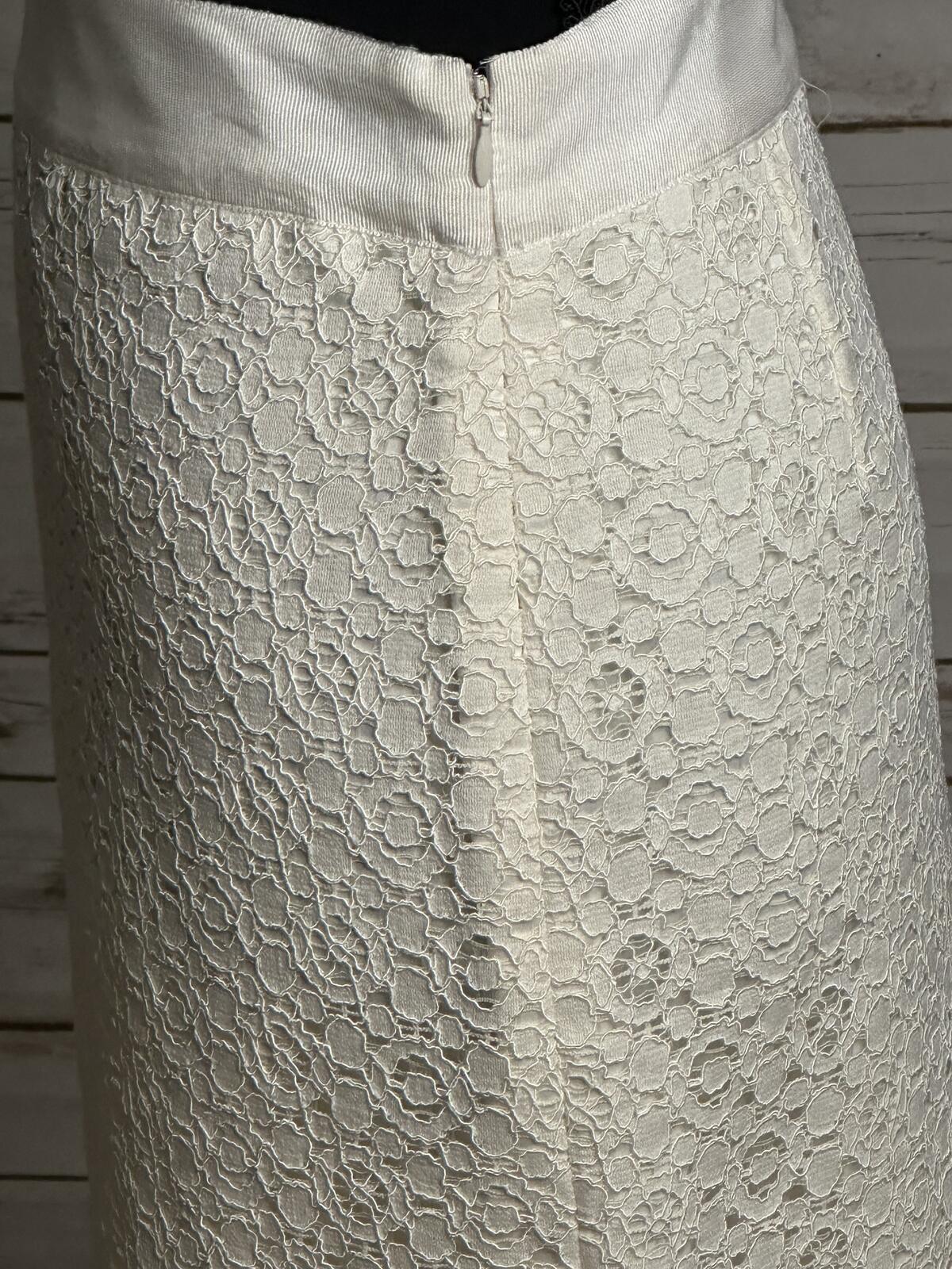The Limited ivory floral lace pencil skirt Size 2 bridal coquette old money