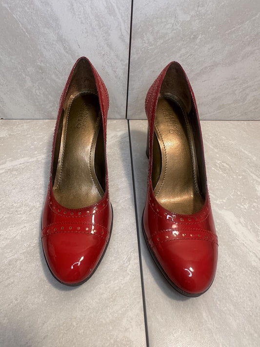 Franco Sarto red brogue perforated patent leather pumps Size 9M twee retro