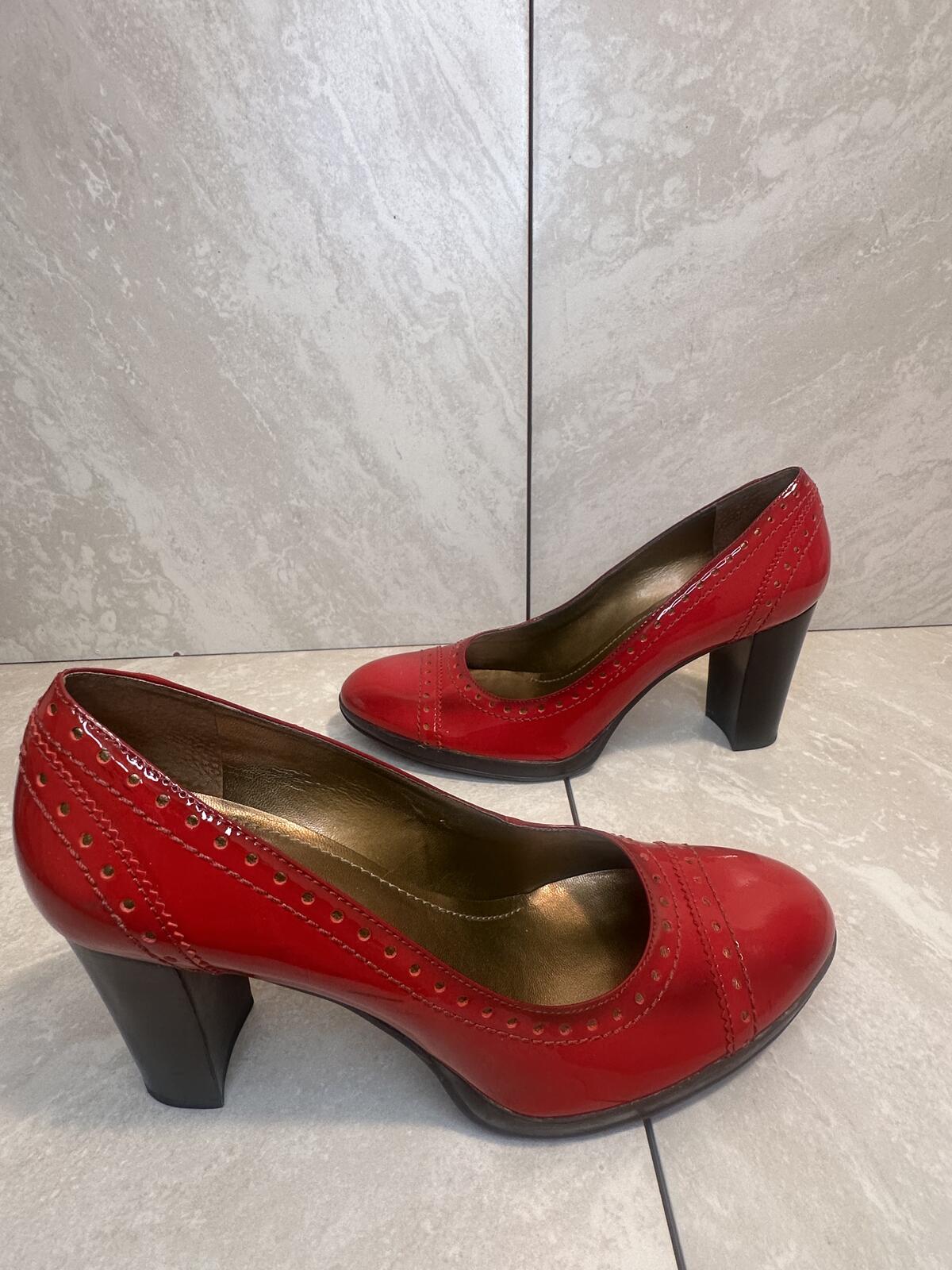 Franco Sarto red brogue perforated patent leather pumps Size 9M twee retro