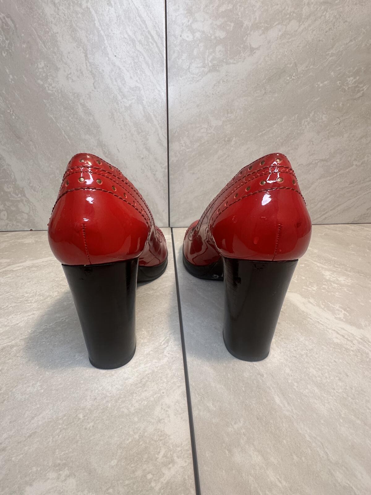 Franco Sarto red brogue perforated patent leather pumps Size 9M twee retro