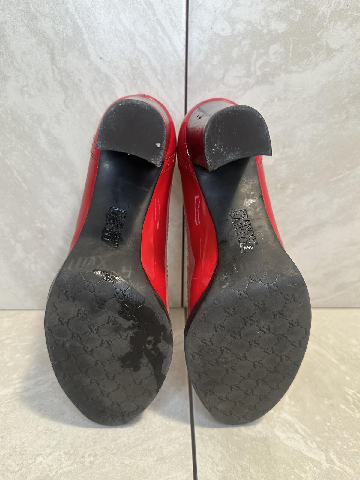 Franco Sarto red brogue perforated patent leather pumps Size 9M twee retro