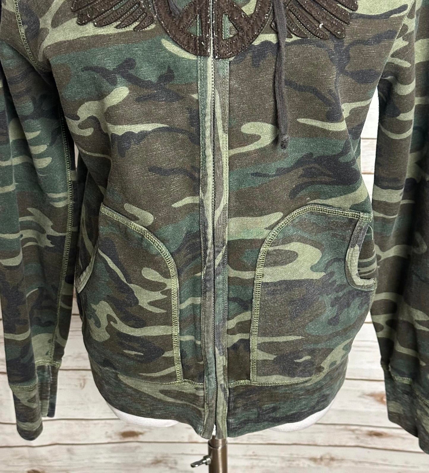 Vintage Lucky Brand military camo embroidered peace sign full zip hoodie Medium