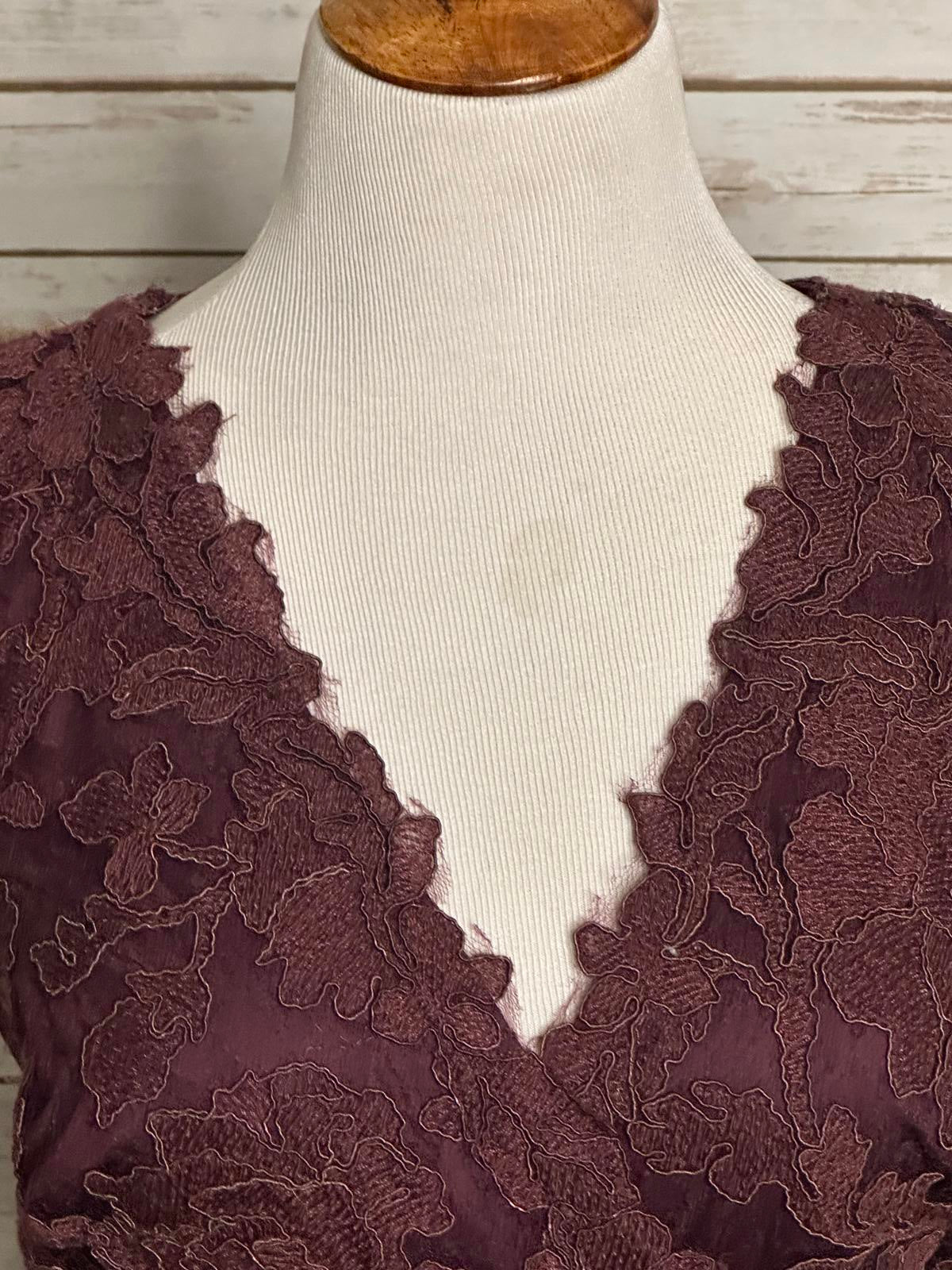 Tadashi Shoji classic plum sleeveless V-neck floral lace cocktail dress Size 16