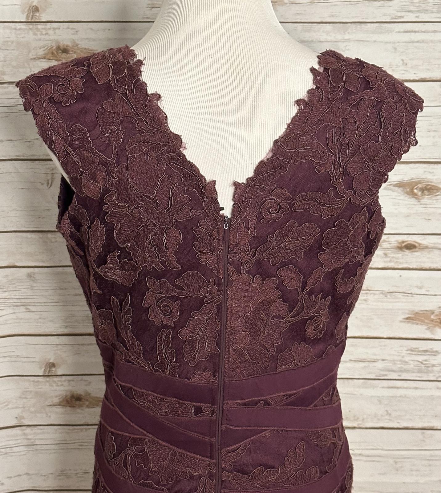 Tadashi Shoji classic plum sleeveless V-neck floral lace cocktail dress Size 16