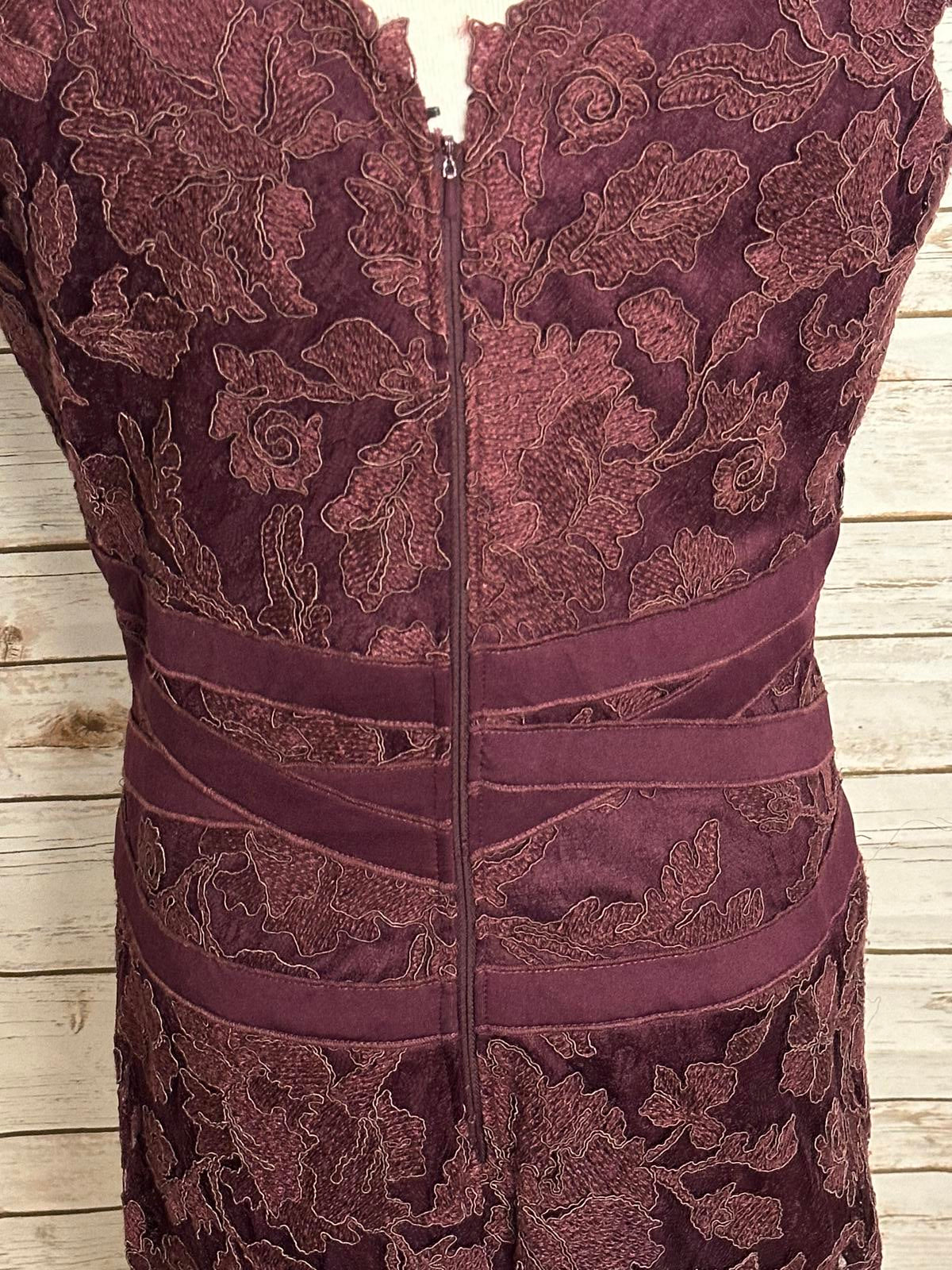 Tadashi Shoji classic plum sleeveless V-neck floral lace cocktail dress Size 16