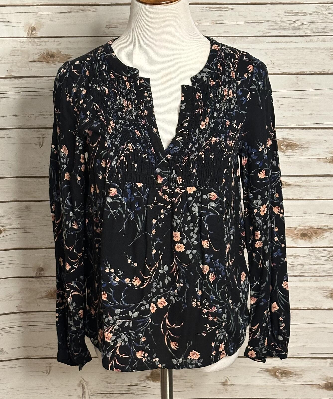 Lucky Brand dark floral split V-neck smocked long sleeve peasant top Medium boho