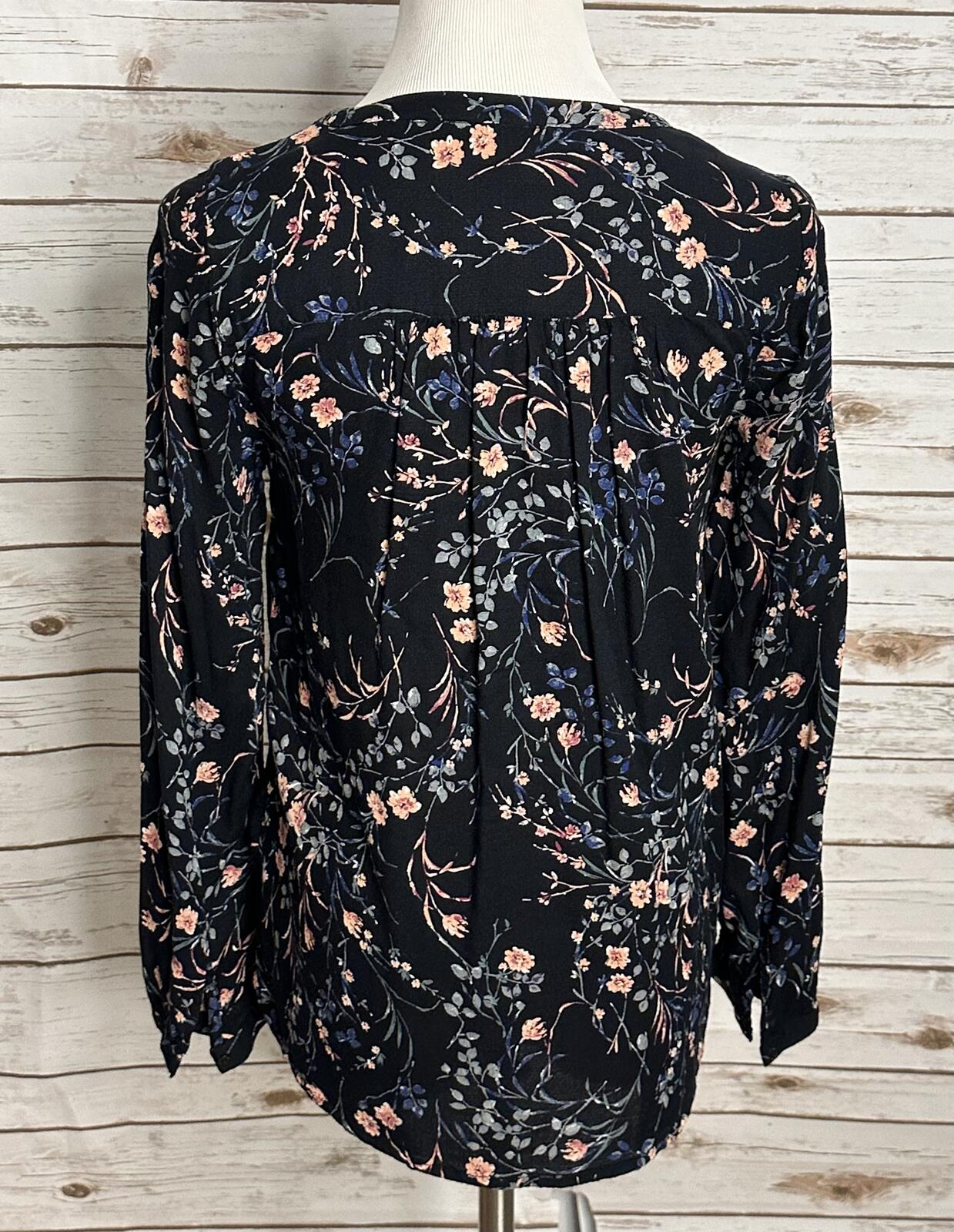 Lucky Brand dark floral split V-neck smocked long sleeve peasant top Medium boho