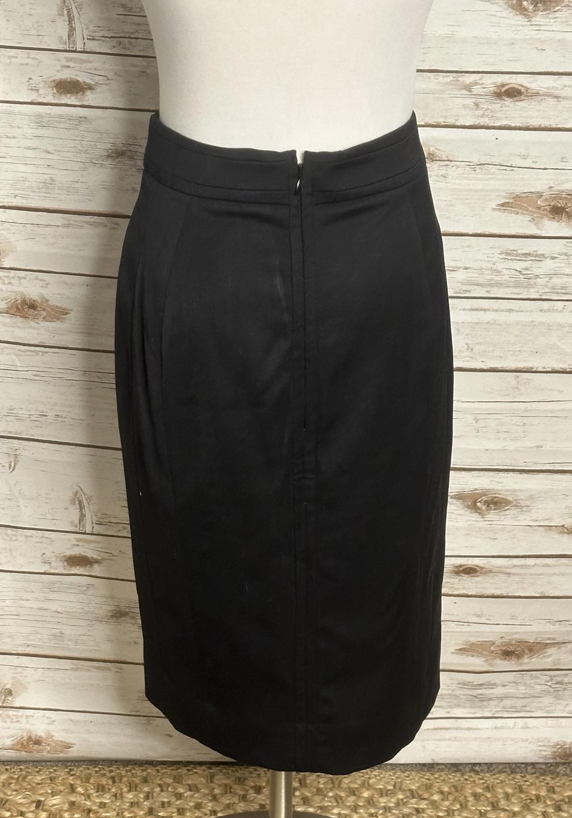 White House Black Market modern classic office siren black pencil skirt Size 8