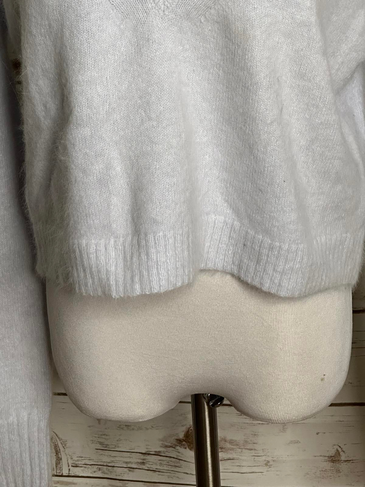 Intermix classic icy blue angora V-neck long sleeve cropped sweater Size Large