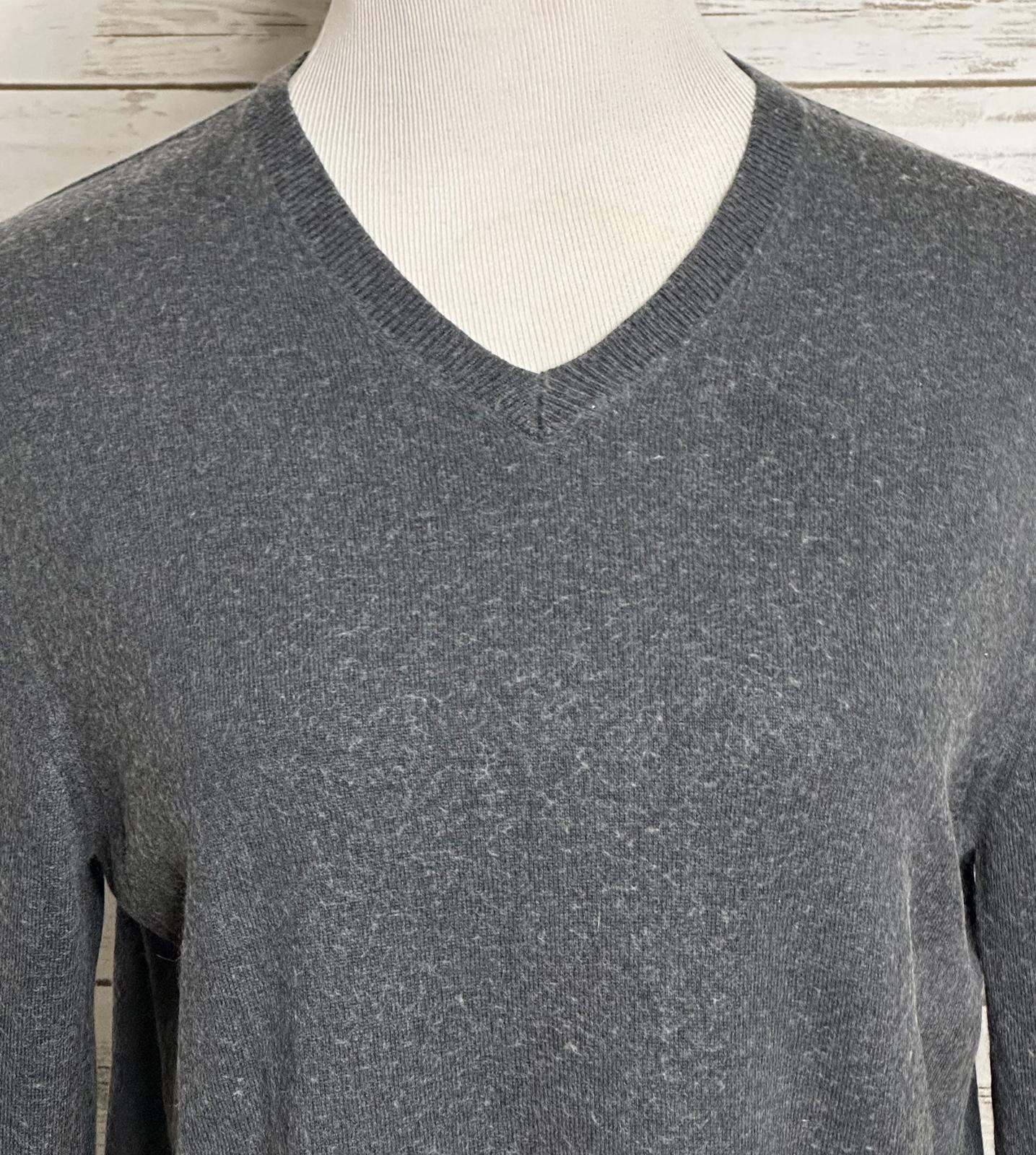 Banana Republic grey silk/cashmere V-neck long sleeve lightweight sweater Medium