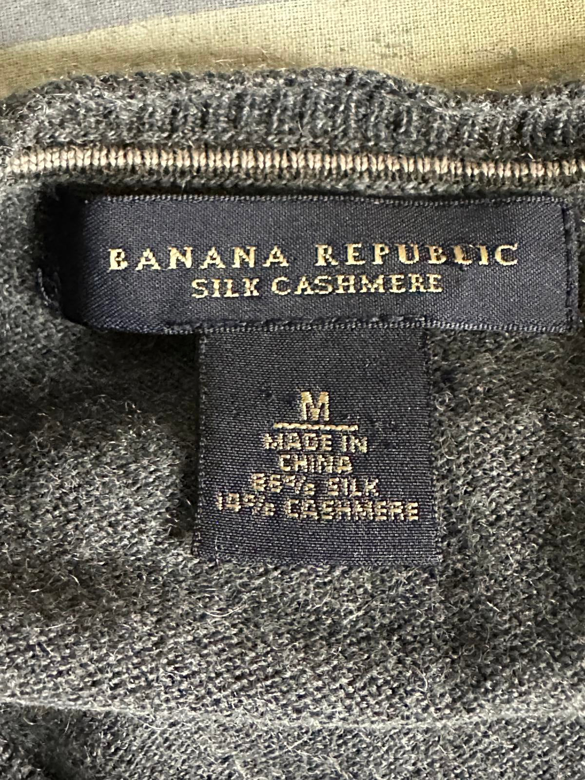 Banana Republic grey silk/cashmere V-neck long sleeve lightweight sweater Medium