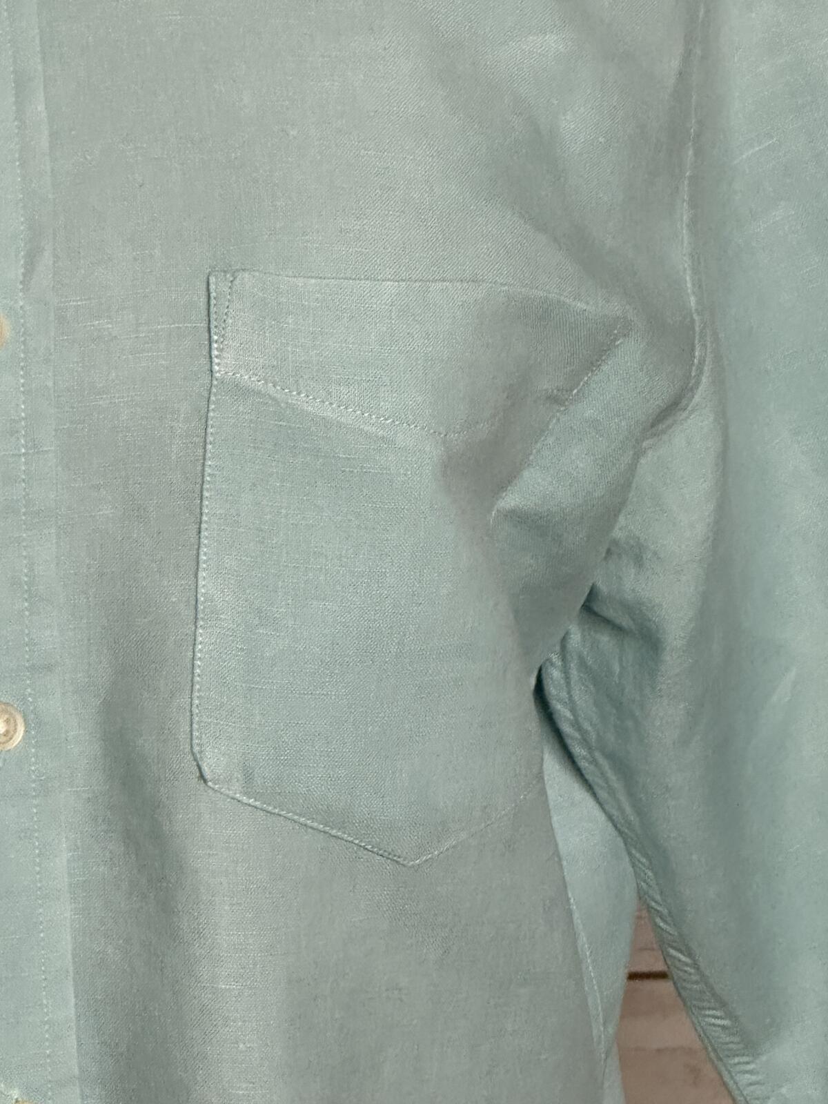 Banana Republic Men's linen-blend button-down shirt Med blue classic coastal