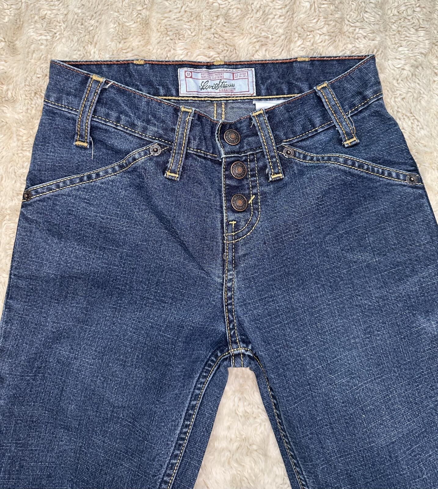 Levi's Strauss Signature Girl's denim jeans Size 7 medium wash relaxed flared