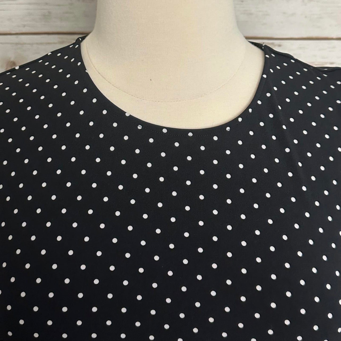 Vince Camuto black/white polka-dot sleeveless draped asymmetrical hem blouse XL