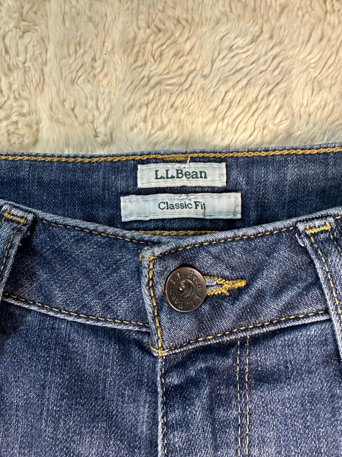 L.L. Bean Classic Fit medium-dark wash mid rise straight leg jeans 4 Med/Tall