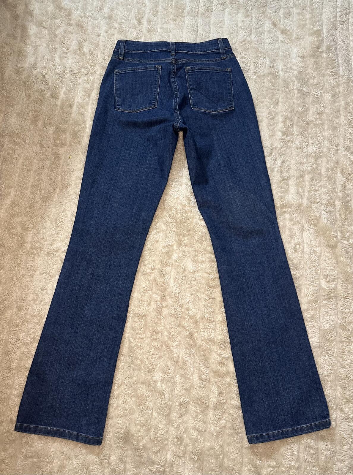 L.L. Bean Classic Fit medium-dark wash mid rise straight leg jeans 4 Med/Tall