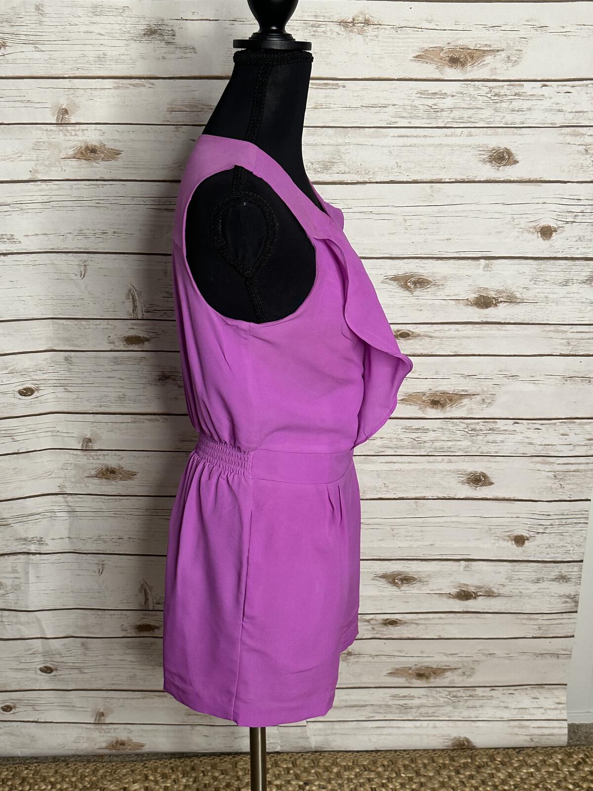 Express ruffled zipper V-neck sleeveless romper Size 6 fuchsia Barbiecore resort