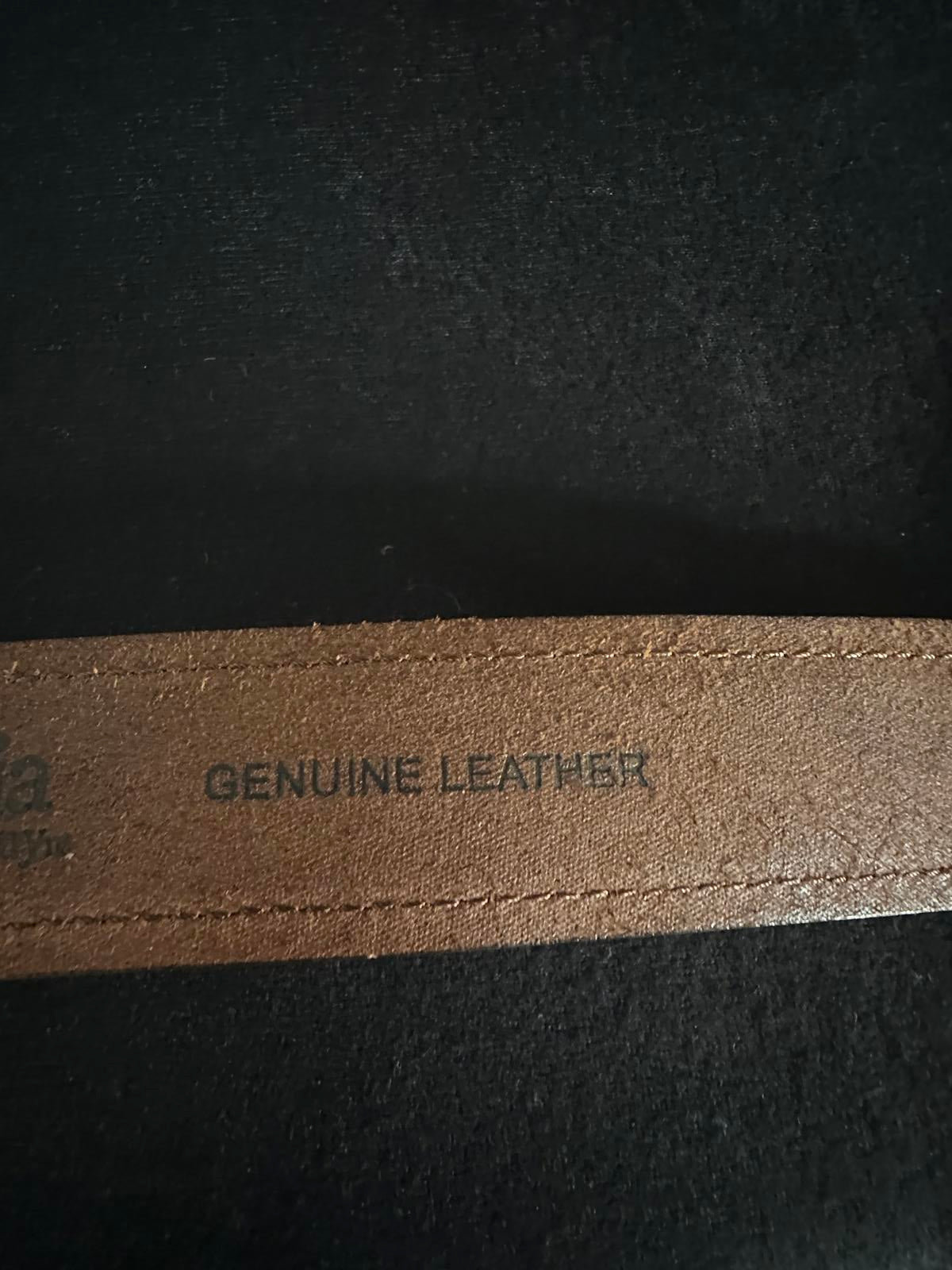 Columbia classic brown geniune leather belt Size 42/XL