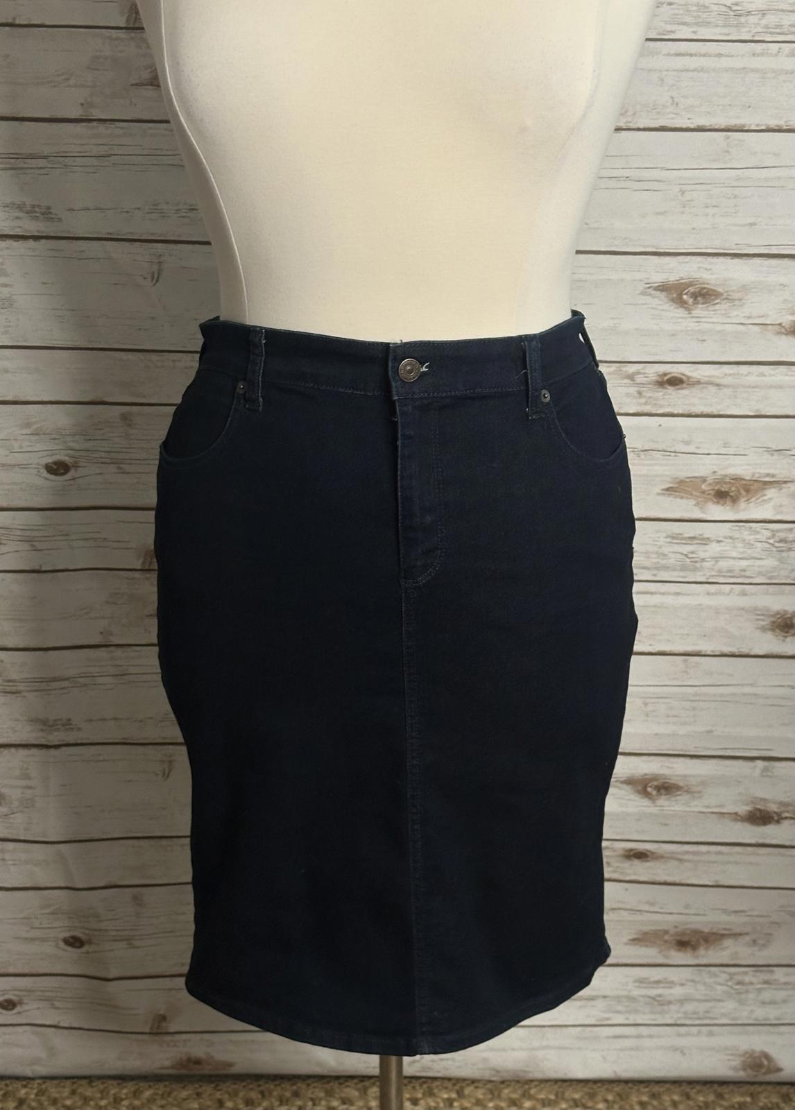 Banana Republic classic dark wash denim pencil skirt Size 14