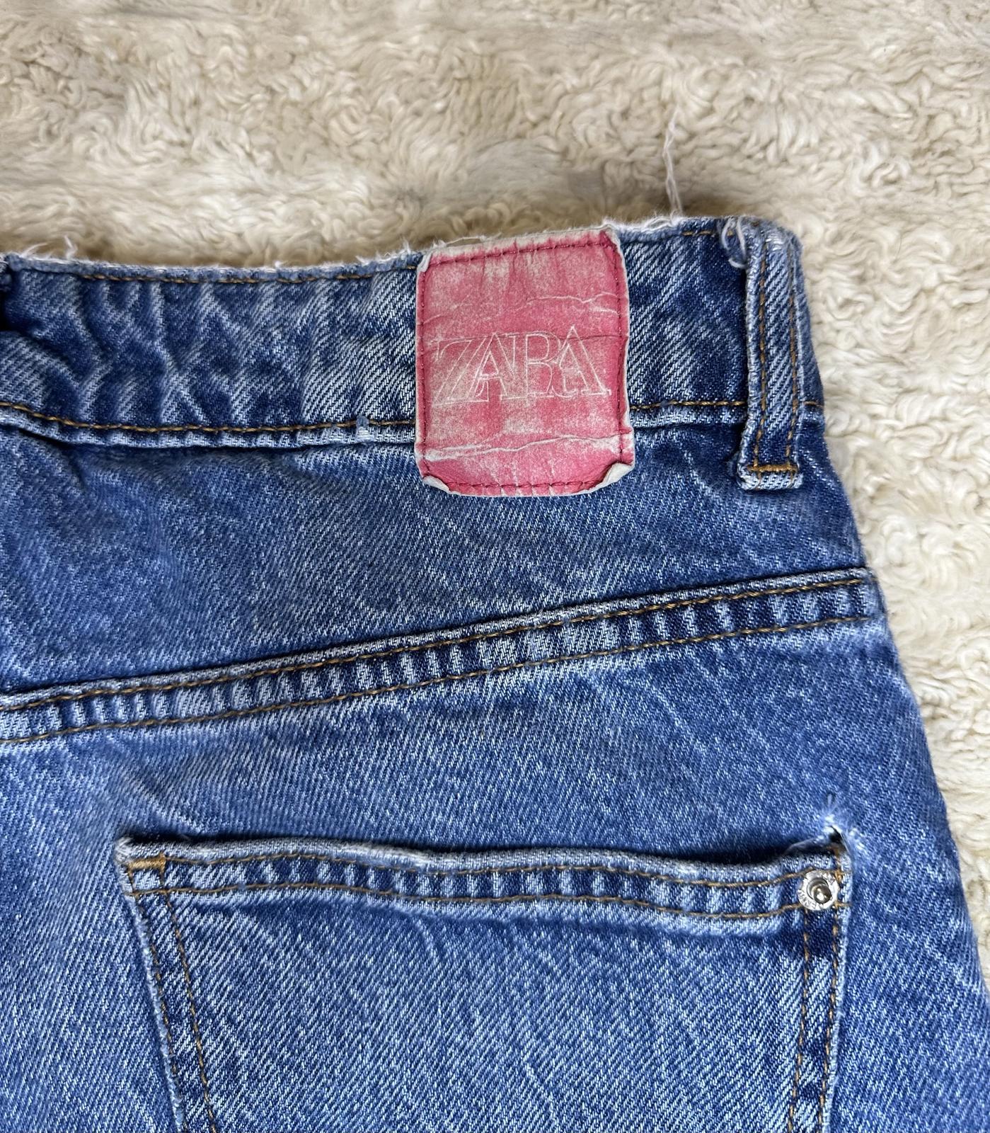 Zara medium wash distressed 90's retro high rise straight leg mom jeans Size 6