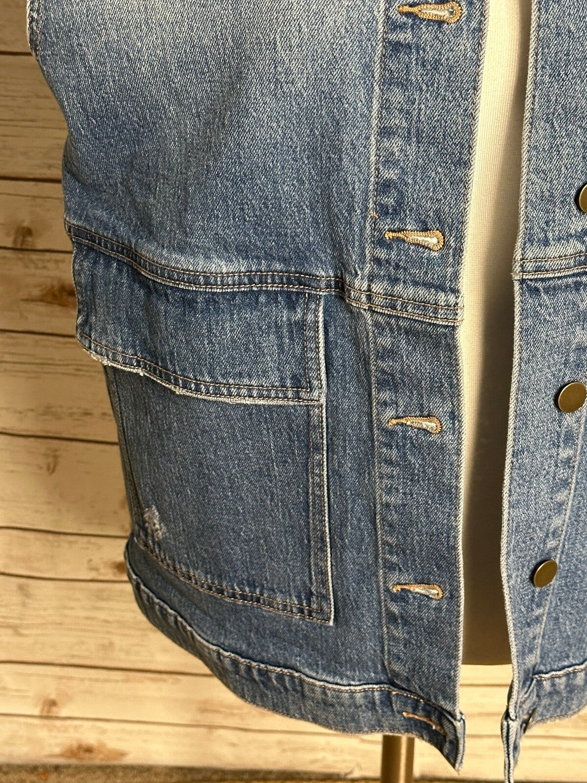 Evereve Luka light-medium wash oversized utility button front denim vest XS
