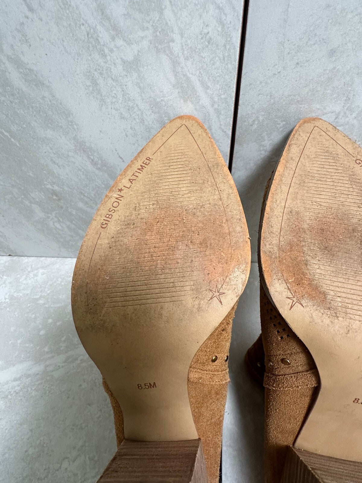 Gibson & Latimer Nora tan perforated suede gold studded mules 8.5 Western