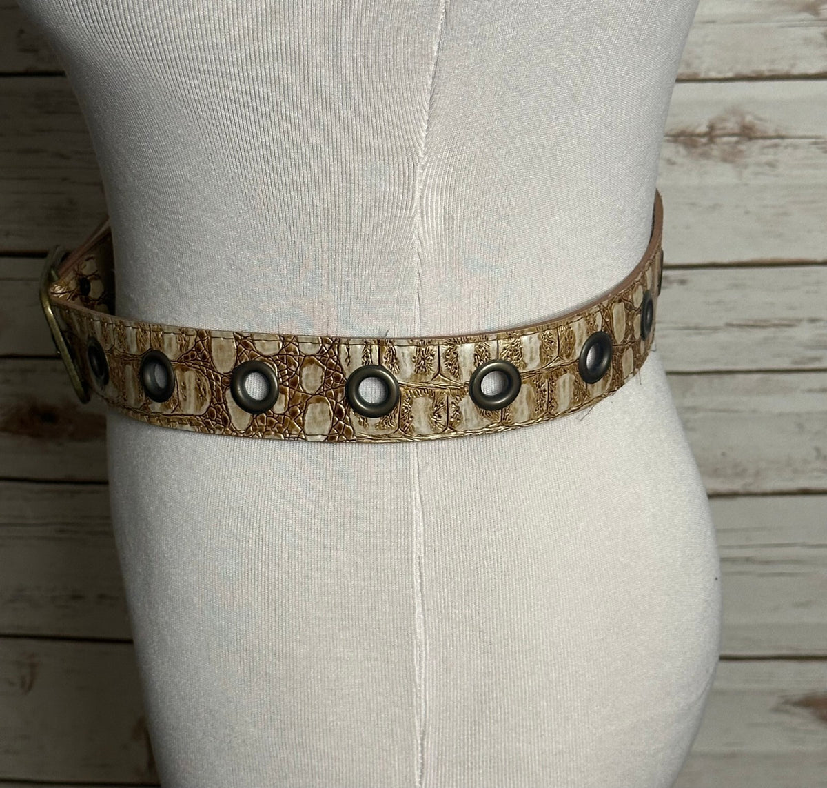 Gold bronze croc-embossed grommet buckle belt L/XL boho chic festival Y2K