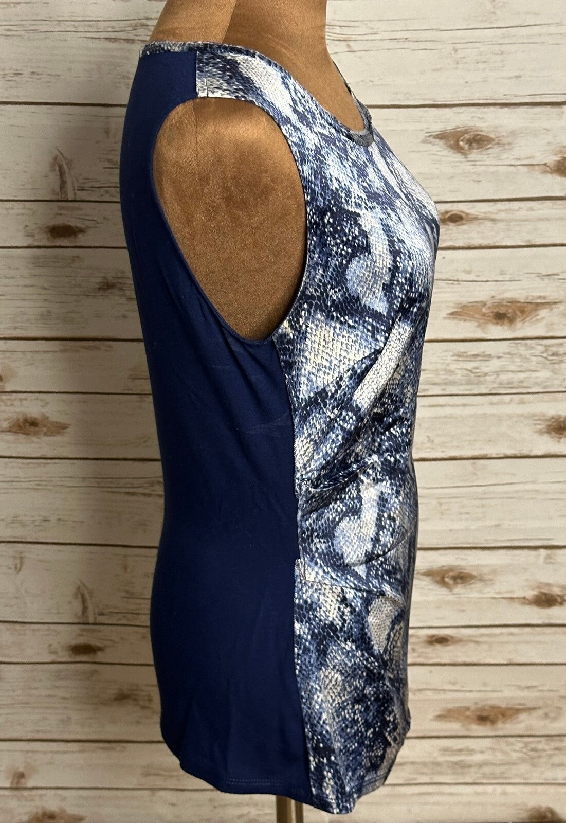 Elie Tahari navy blue ivory snakeskin sleeveless silk top Small quiet luxury