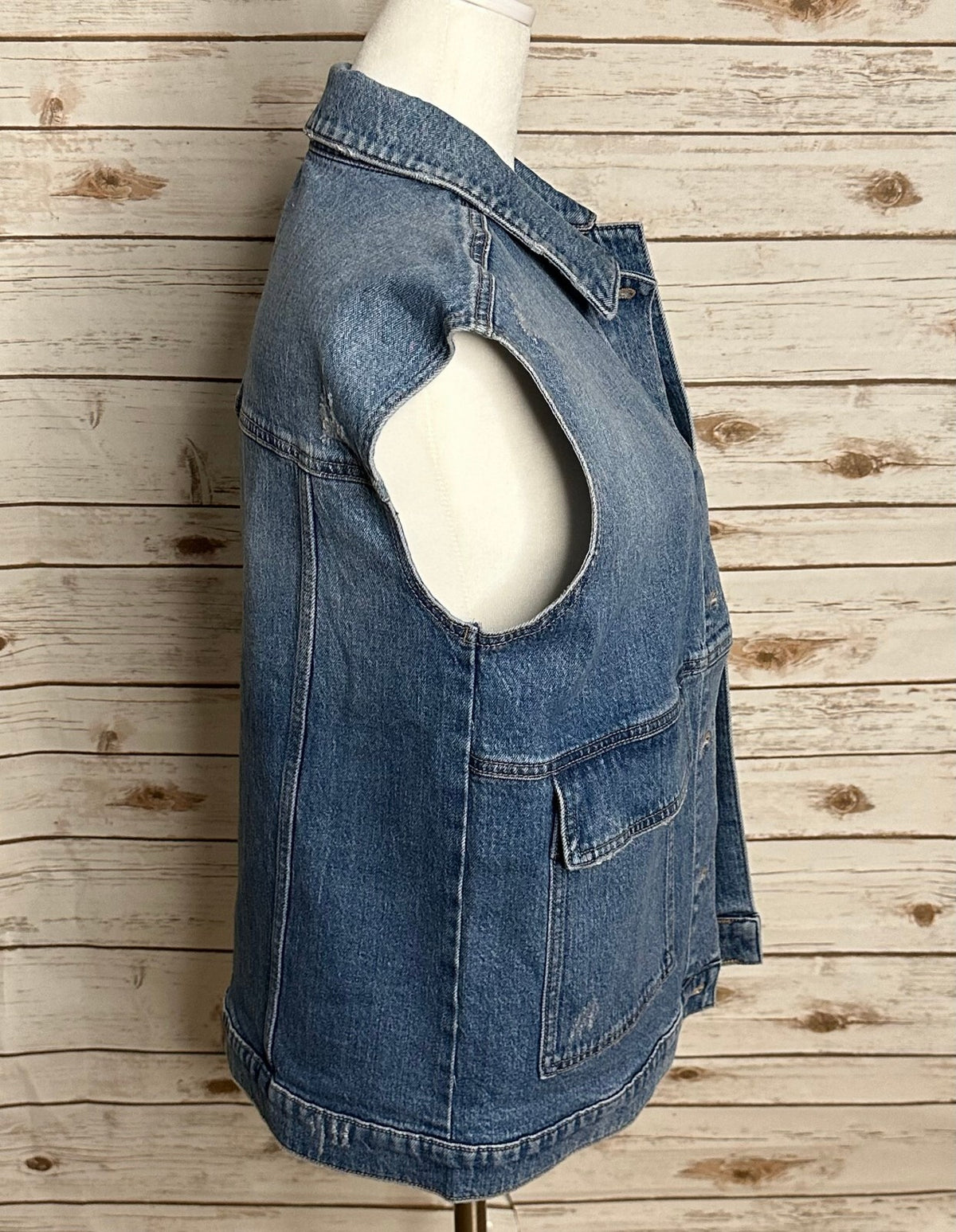 Evereve Luka light-medium wash oversized utility button front denim vest XS